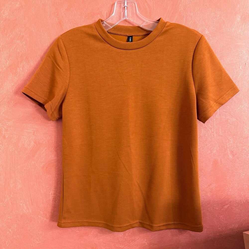 Two2Fly women’s crew neck shirt size medium